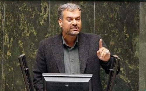 فوتبالیست ها لندروور ۳ میلیاردی را وارد کردند و قیمت آنرا ۱۰۰ میلیارد تعیین کرده اند