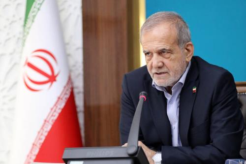 تنها راه خنثی سازی توطئه های دشمن خدمت رسانی بی وقفه است